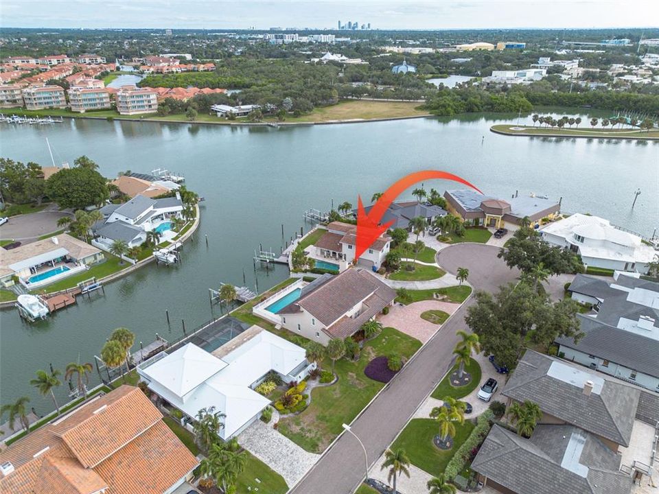 For Sale: $1,850,000 (5 beds, 4 baths, 3430 Square Feet)