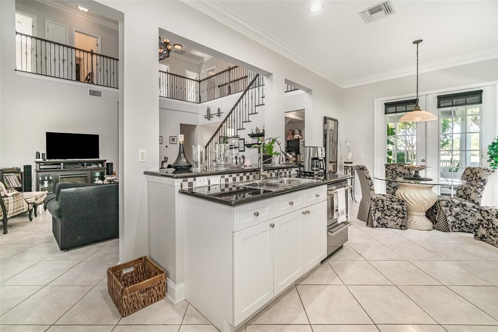 На продажу: $820,000 (5 спален, 3 ванн, 3345 Квадратных фут)