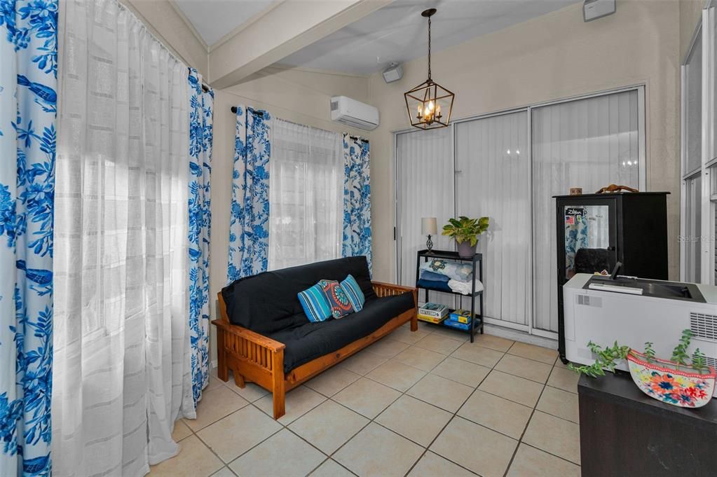 Под контрактом: $399,000 (3 спален, 2 ванн, 2023 Квадратных фут)