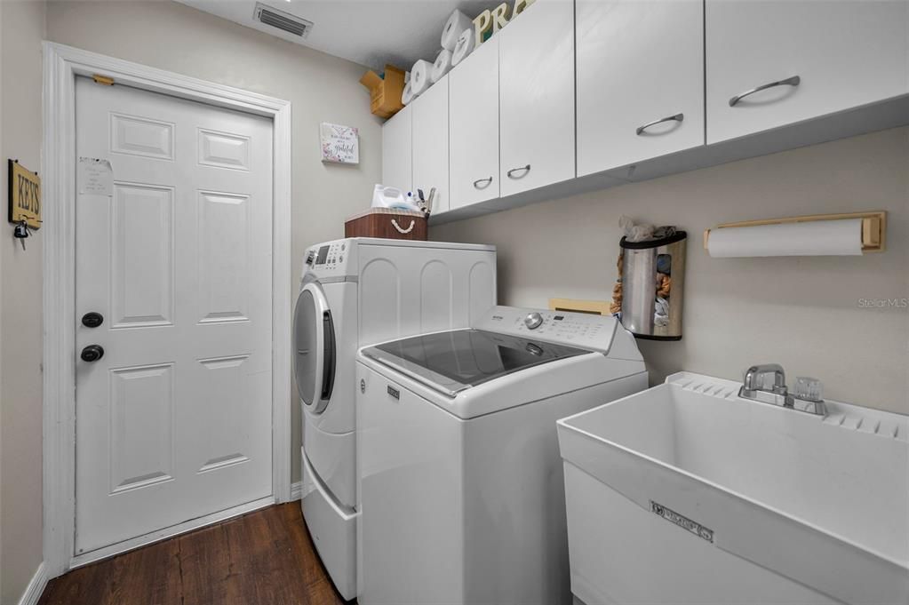 Под контрактом: $399,000 (3 спален, 2 ванн, 2023 Квадратных фут)