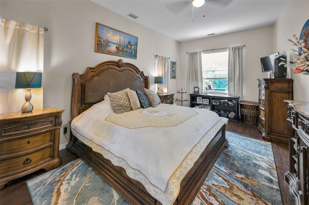 Под контрактом: $399,000 (3 спален, 2 ванн, 2023 Квадратных фут)