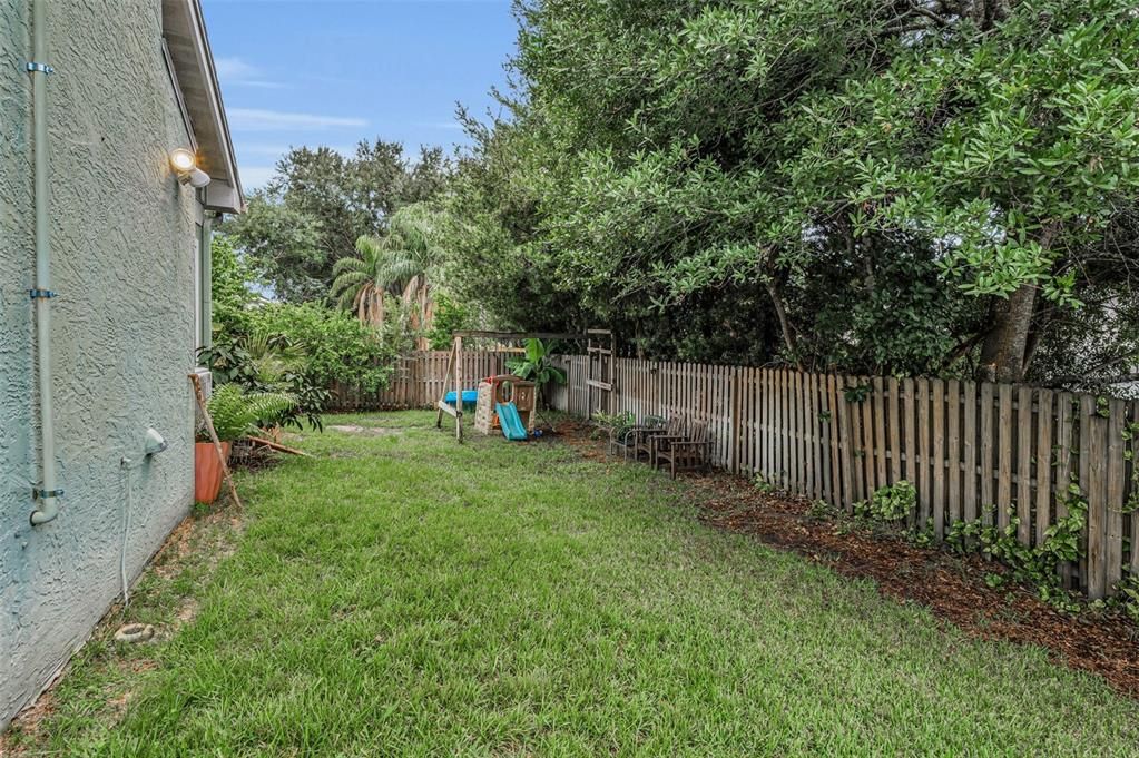 Под контрактом: $399,000 (3 спален, 2 ванн, 2023 Квадратных фут)