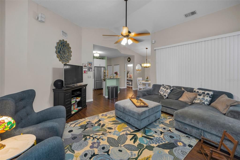 Под контрактом: $399,000 (3 спален, 2 ванн, 2023 Квадратных фут)