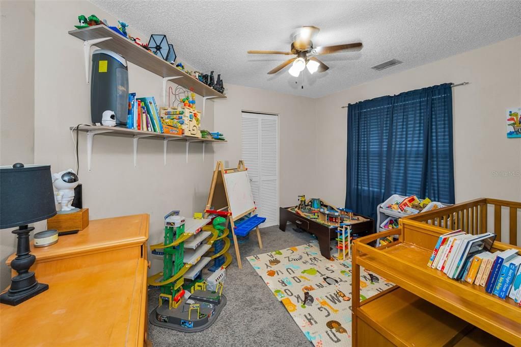 Под контрактом: $399,000 (3 спален, 2 ванн, 2023 Квадратных фут)