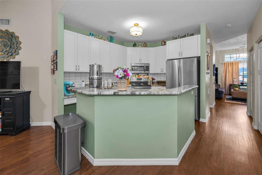 Под контрактом: $399,000 (3 спален, 2 ванн, 2023 Квадратных фут)