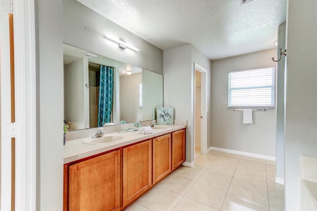 For Sale: $535,000 (4 beds, 3 baths, 3180 Square Feet)