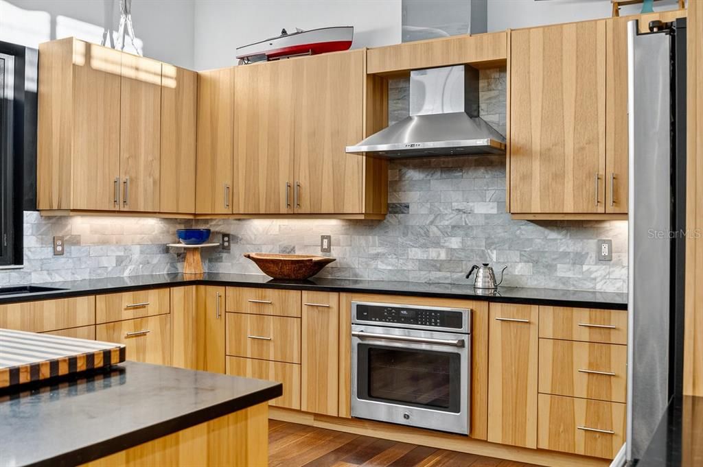 На продажу: $1,150,000 (3 спален, 2 ванн, 2440 Квадратных фут)