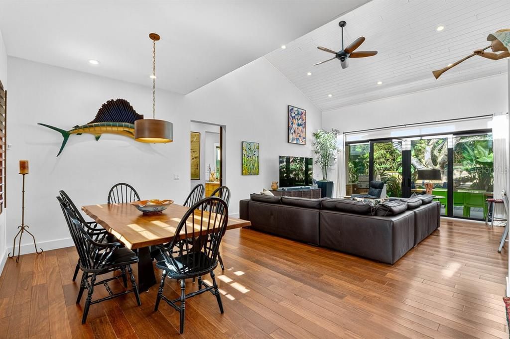 На продажу: $1,150,000 (3 спален, 2 ванн, 2440 Квадратных фут)