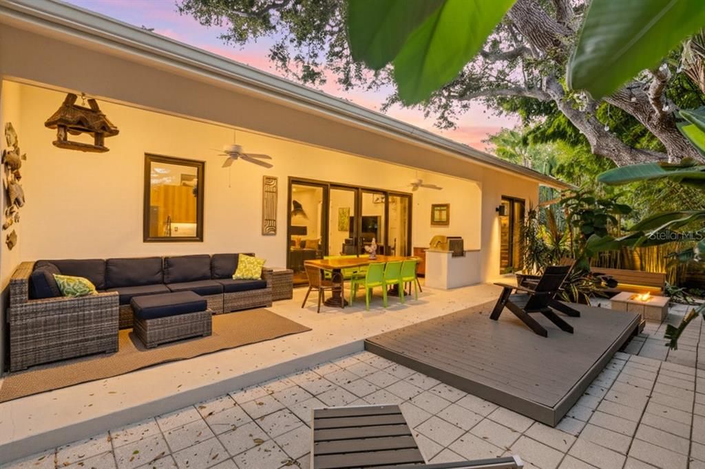 На продажу: $1,150,000 (3 спален, 2 ванн, 2440 Квадратных фут)