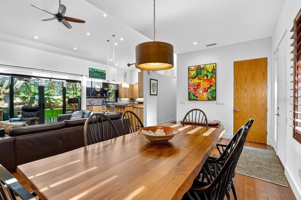 На продажу: $1,150,000 (3 спален, 2 ванн, 2440 Квадратных фут)