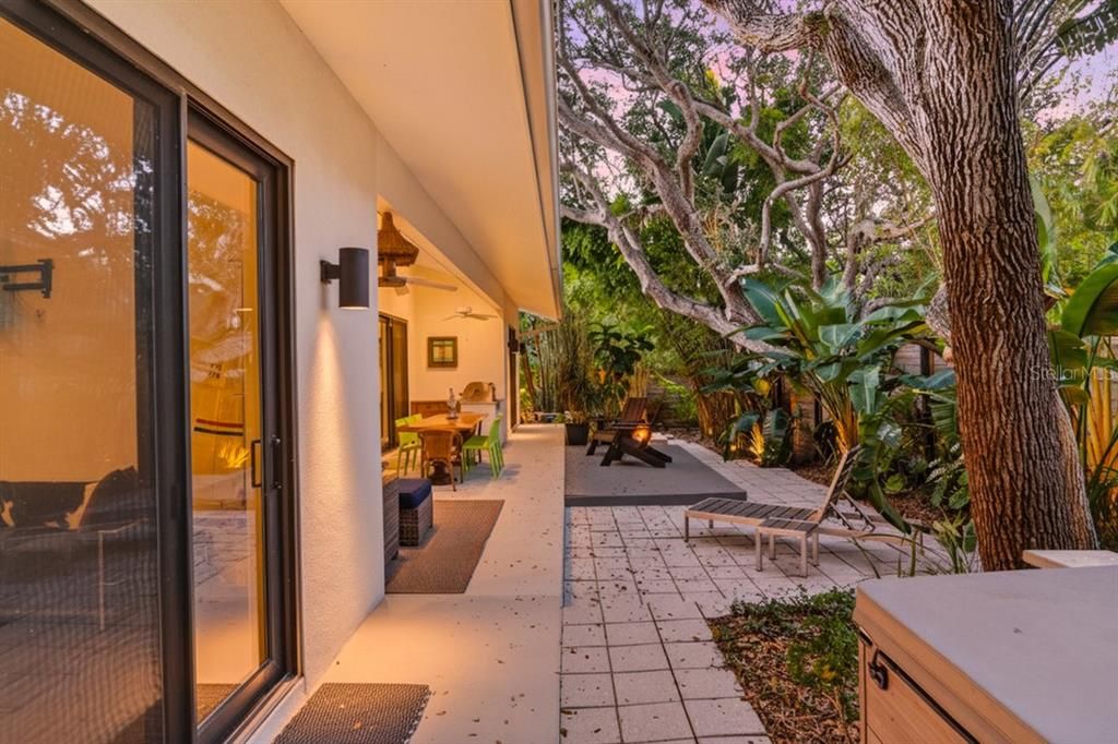 На продажу: $1,150,000 (3 спален, 2 ванн, 2440 Квадратных фут)