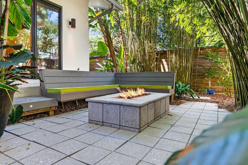 На продажу: $1,150,000 (3 спален, 2 ванн, 2440 Квадратных фут)