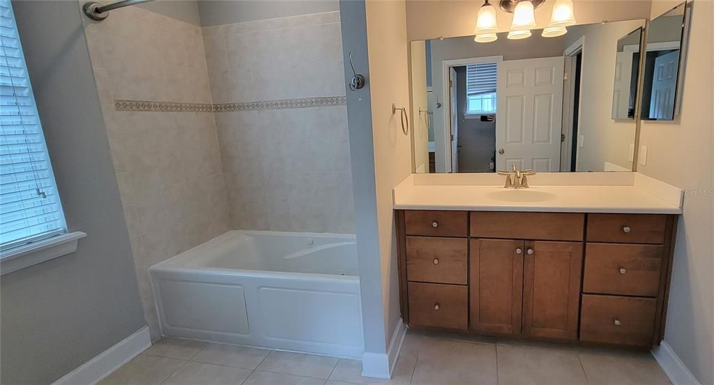 For Rent: $2,450 (3 beds, 2 baths, 1634 Square Feet)