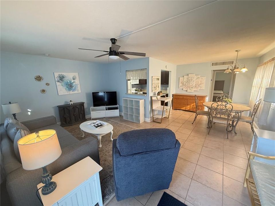 For Rent: $1,550 (1 beds, 1 baths, 800 Square Feet)