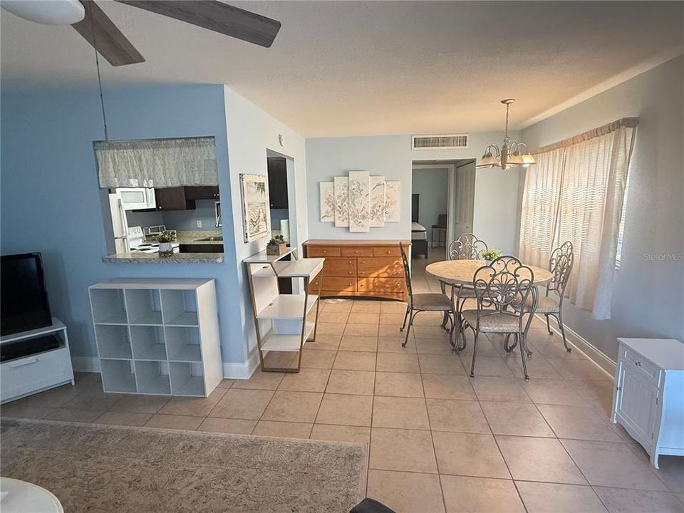 For Rent: $1,550 (1 beds, 1 baths, 800 Square Feet)