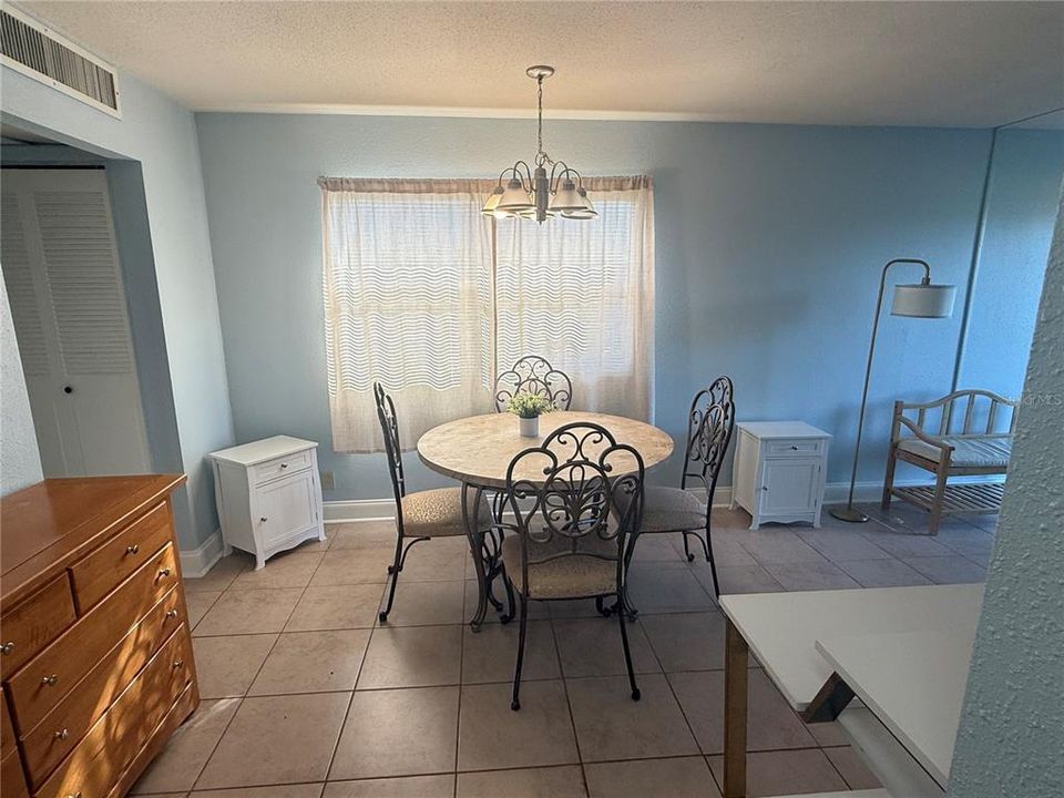 For Rent: $1,550 (1 beds, 1 baths, 800 Square Feet)