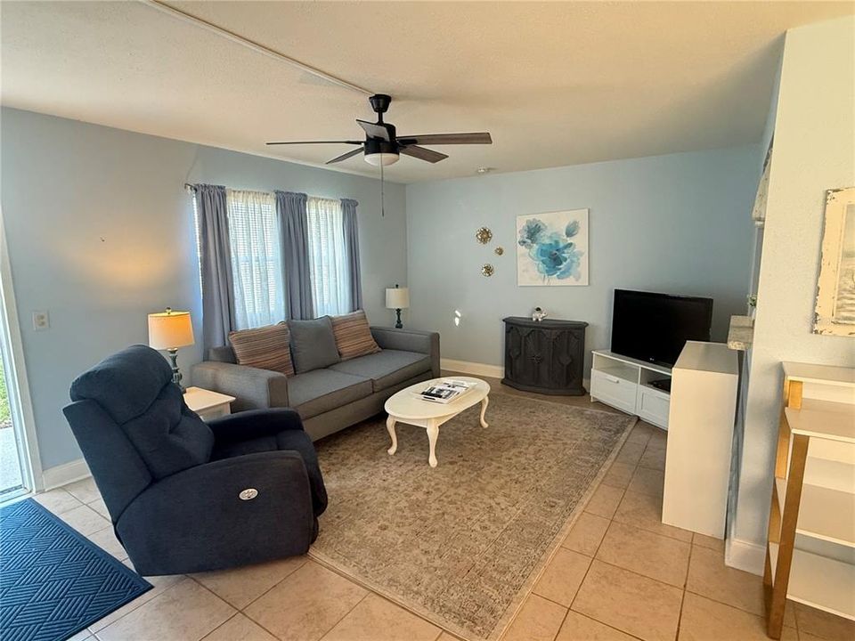 For Rent: $1,550 (1 beds, 1 baths, 800 Square Feet)