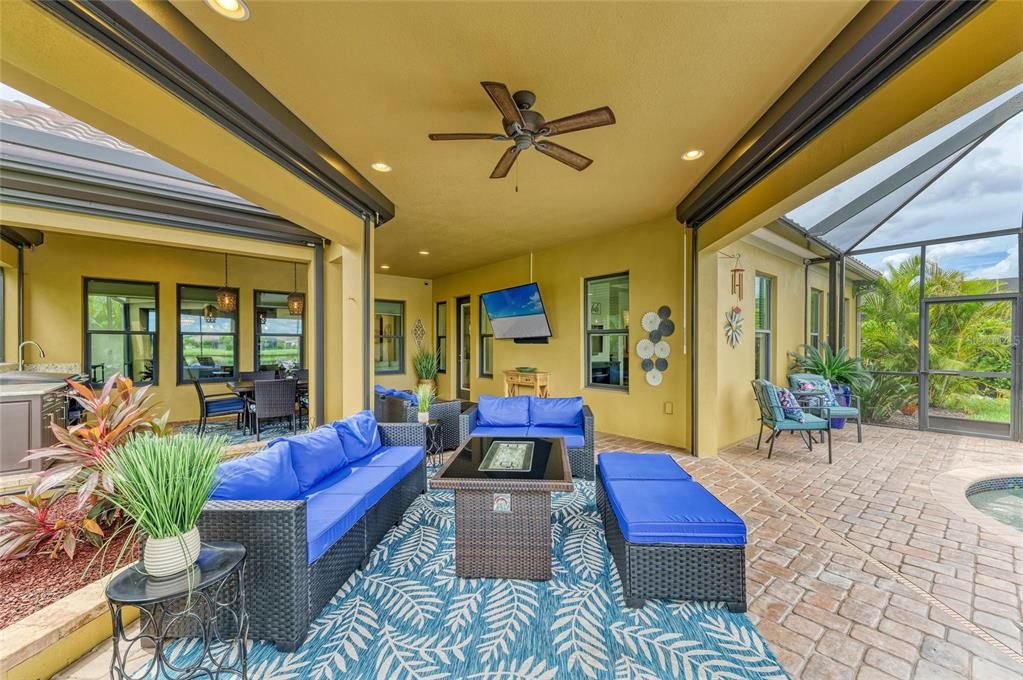 For Sale: $985,000 (3 beds, 2 baths, 2641 Square Feet)