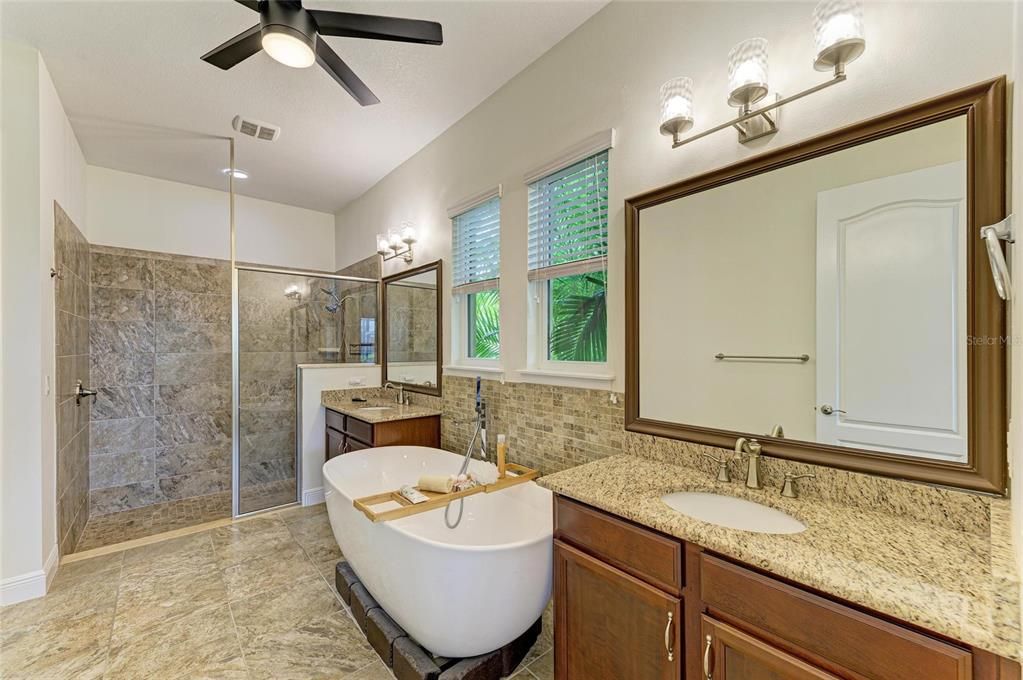 For Sale: $985,000 (3 beds, 2 baths, 2641 Square Feet)