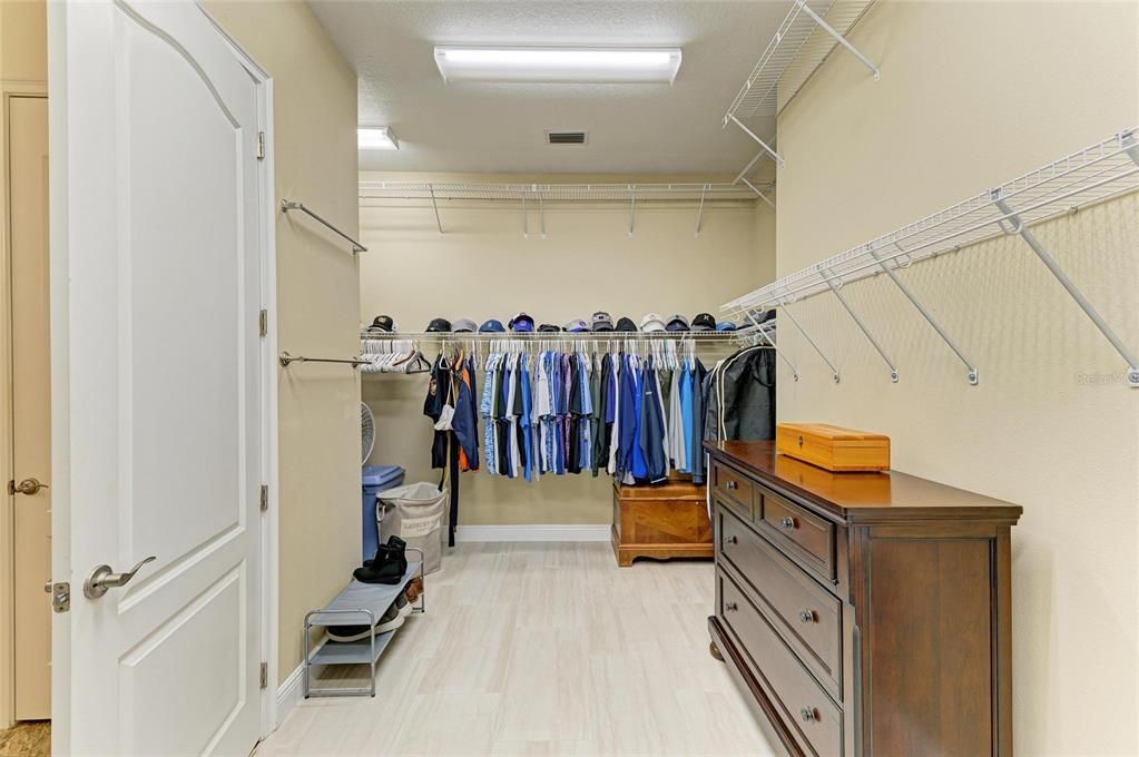 For Sale: $985,000 (3 beds, 2 baths, 2641 Square Feet)