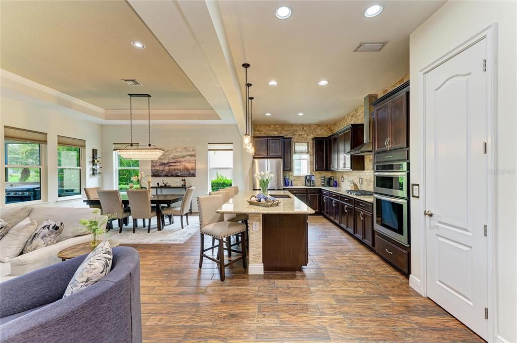 For Sale: $985,000 (3 beds, 2 baths, 2641 Square Feet)