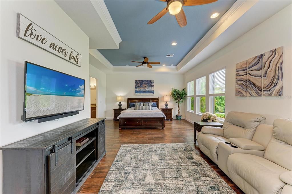 For Sale: $985,000 (3 beds, 2 baths, 2641 Square Feet)