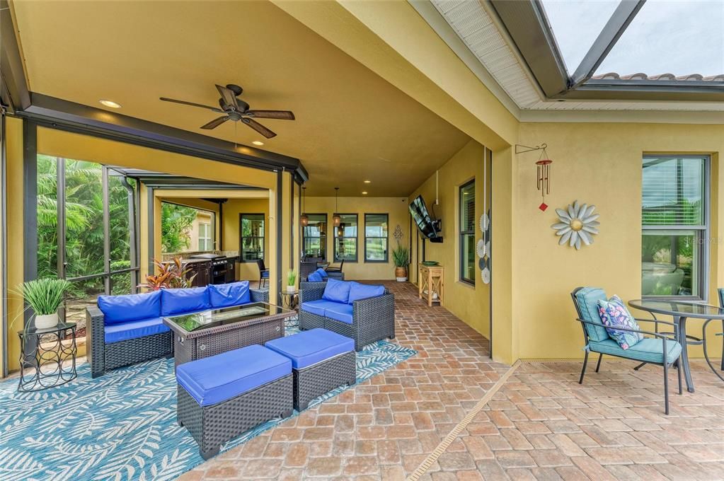 For Sale: $985,000 (3 beds, 2 baths, 2641 Square Feet)