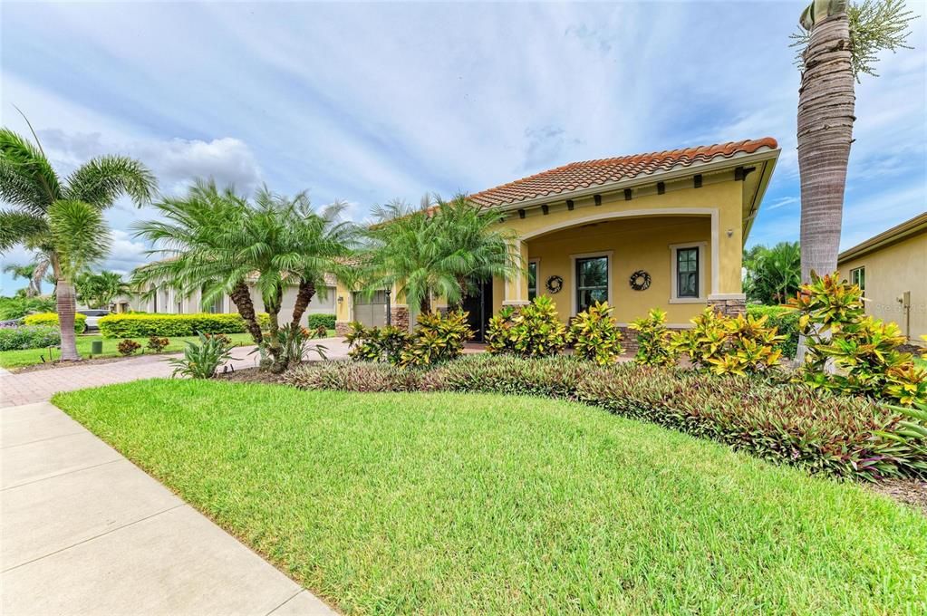 For Sale: $985,000 (3 beds, 2 baths, 2641 Square Feet)