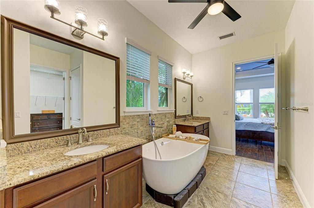 For Sale: $985,000 (3 beds, 2 baths, 2641 Square Feet)