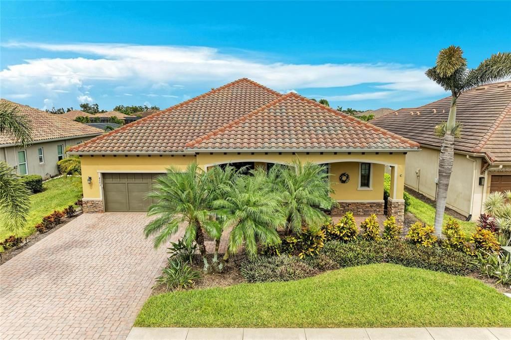 For Sale: $985,000 (3 beds, 2 baths, 2641 Square Feet)