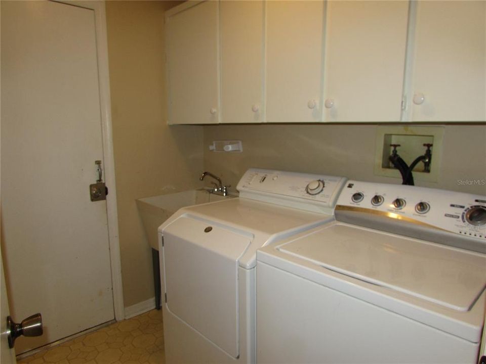 For Sale: $310,000 (3 beds, 2 baths, 2053 Square Feet)