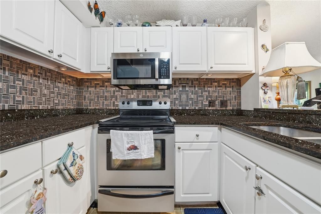 На продажу: $189,000 (2 спален, 2 ванн, 950 Квадратных фут)