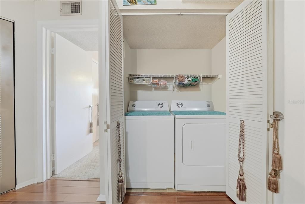 На продажу: $189,000 (2 спален, 2 ванн, 950 Квадратных фут)