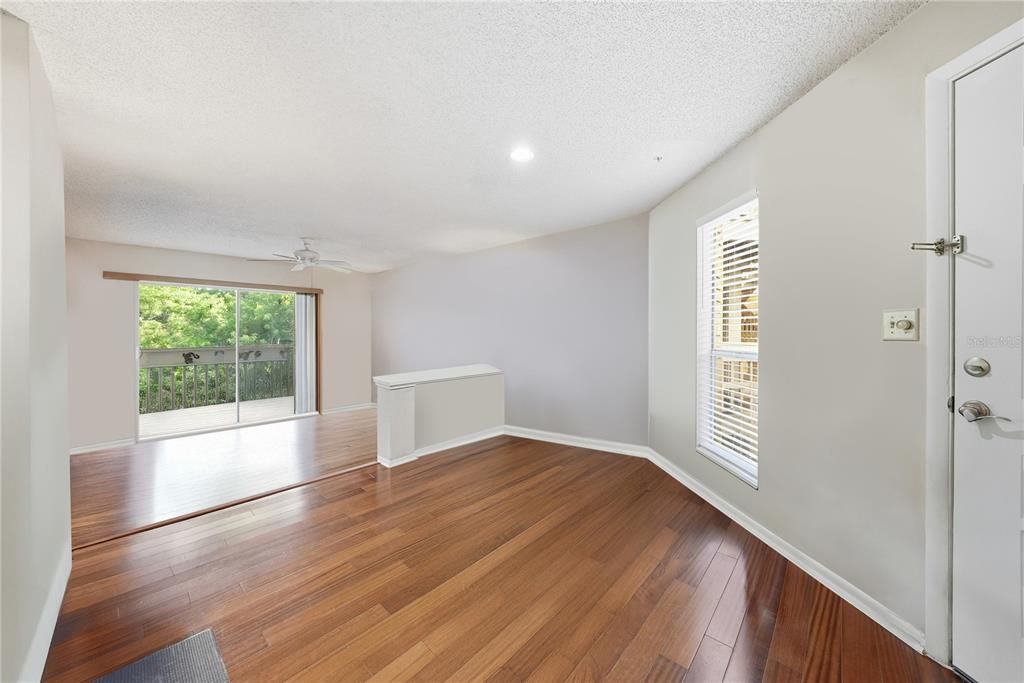 На продажу: $189,000 (2 спален, 2 ванн, 950 Квадратных фут)