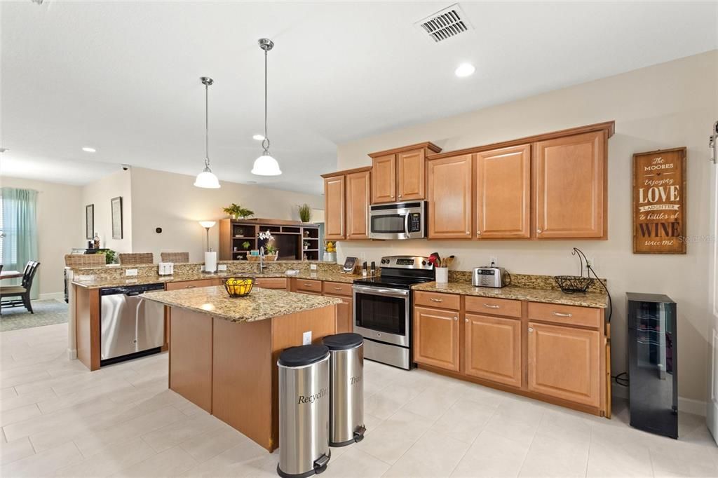 待售: $589,000 (4 贝兹, 3 浴室, 2287 平方英尺)