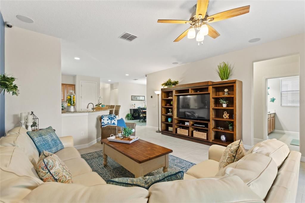 待售: $589,000 (4 贝兹, 3 浴室, 2287 平方英尺)