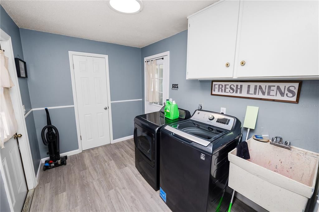 For Sale: $489,000 (3 beds, 2 baths, 2804 Square Feet)