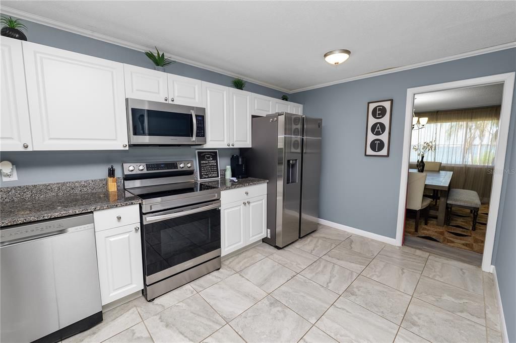 For Sale: $489,000 (3 beds, 2 baths, 2804 Square Feet)