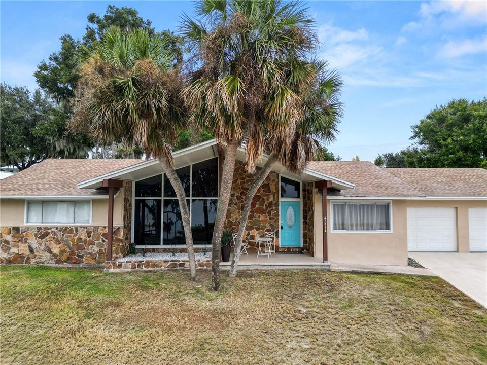 For Sale: $489,000 (3 beds, 2 baths, 2804 Square Feet)