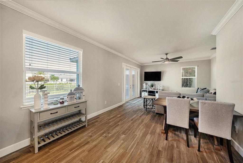 En Venta: $799,000 (4 camas, 2 baños, 2706 Pies cuadrados)