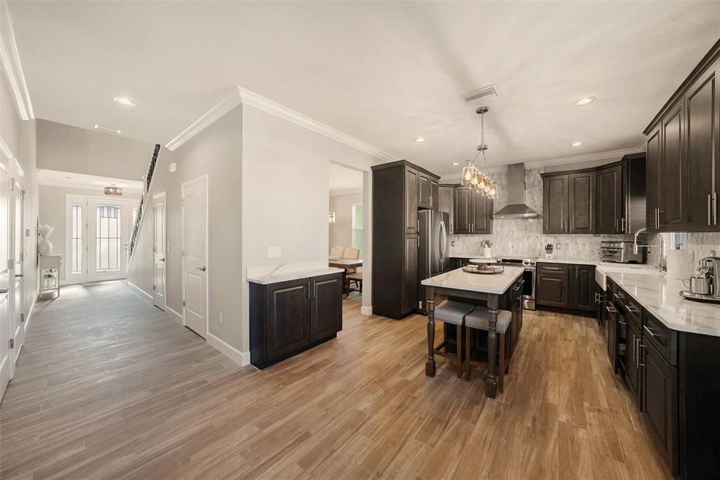 En Venta: $799,000 (4 camas, 2 baños, 2706 Pies cuadrados)