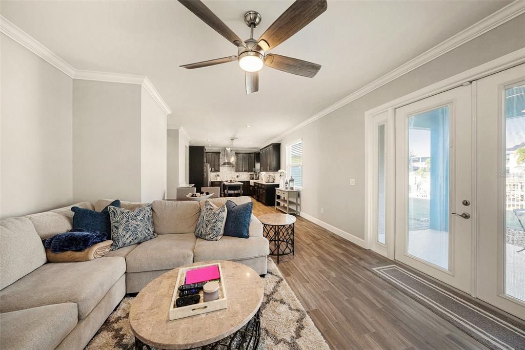 En Venta: $799,000 (4 camas, 2 baños, 2706 Pies cuadrados)