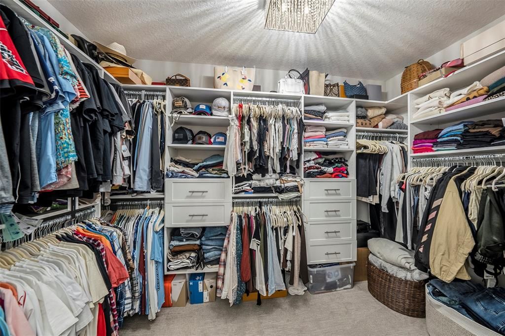 En Venta: $799,000 (4 camas, 2 baños, 2706 Pies cuadrados)