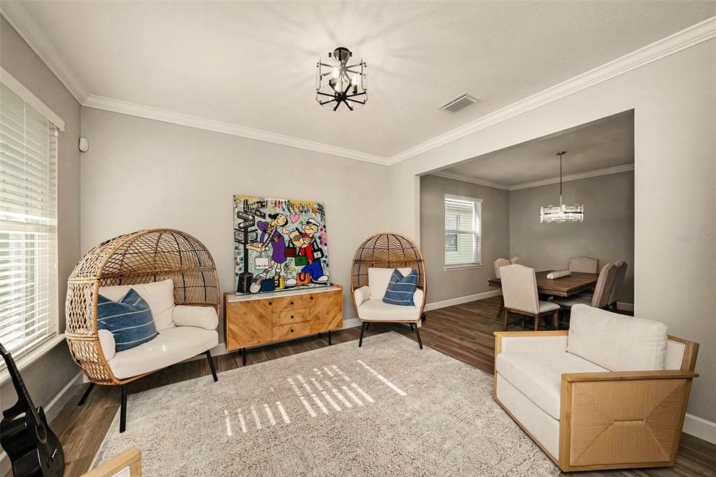 En Venta: $799,000 (4 camas, 2 baños, 2706 Pies cuadrados)