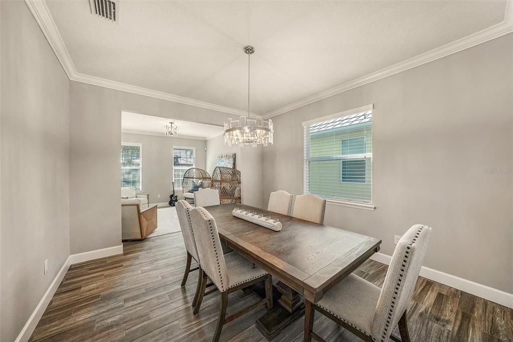 En Venta: $799,000 (4 camas, 2 baños, 2706 Pies cuadrados)