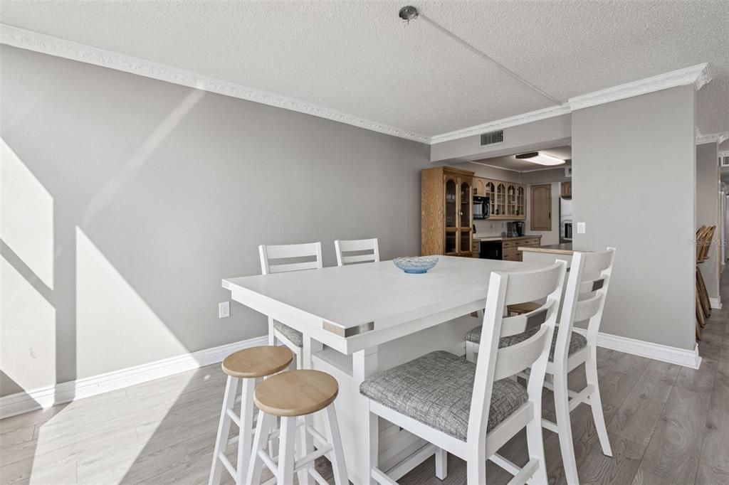 For Sale: $1,100,000 (3 beds, 2 baths, 2565 Square Feet)