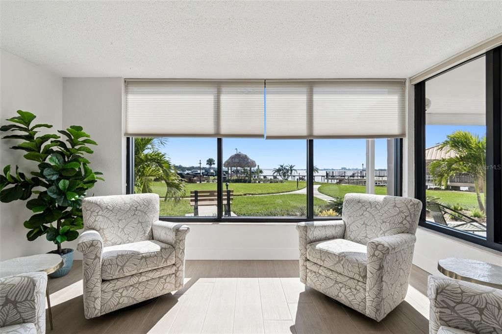 For Sale: $1,100,000 (3 beds, 2 baths, 2565 Square Feet)