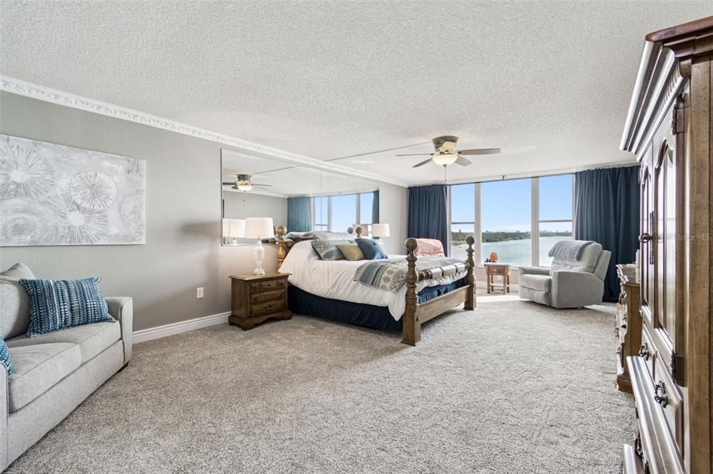 For Sale: $1,100,000 (3 beds, 2 baths, 2565 Square Feet)