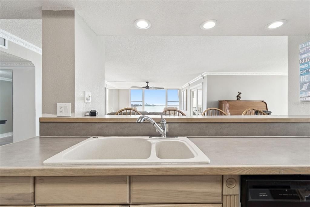 For Sale: $1,100,000 (3 beds, 2 baths, 2565 Square Feet)