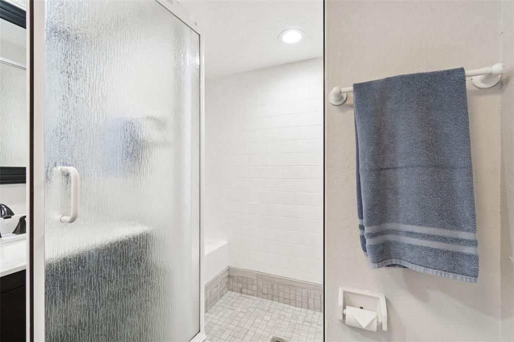 For Sale: $1,100,000 (3 beds, 2 baths, 2565 Square Feet)